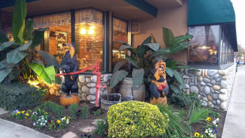 Black Bear Diner Tulare outside