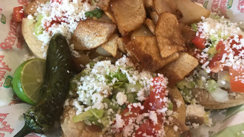 100% Antojitos Mexicanos food