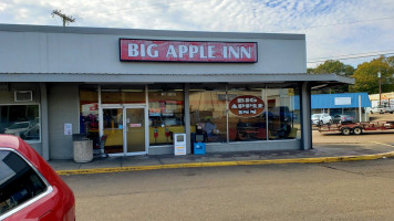 Big Apple Inn outside