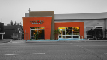 Victor’s Mexican Grill food