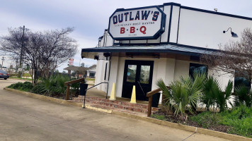 Outlaw's Bbq--pineville outside