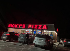 Nicky's Pizza outside