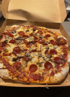 Ad's Pizzeria food