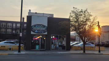 The Burger Dive outside