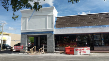 Mayor's Cafe Bagel Emporium outside