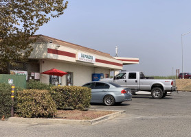 La Plazita Taqueria outside