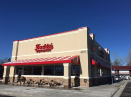 Freddy's Frozen Custard Steakburgers outside