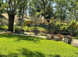 Rustic Bbq/the Commons Farm Kitchen inside