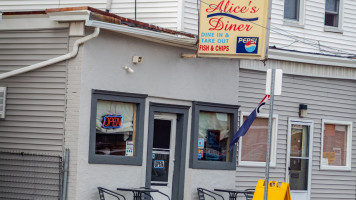 Alice’s Diner Breakfast Lunch inside