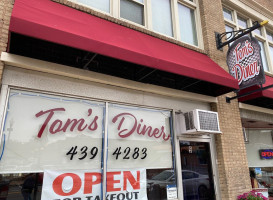 Tom's Diner outside