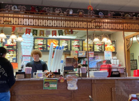 Pop's Frozen Custard outside