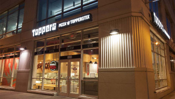 Toppers Pizza food