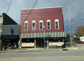 Fat Edd's Roadhouse outside