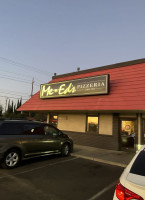 Me-n-ed's Pizzeria outside