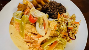 Eata Vybe Caribbean Cuisine food