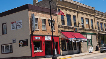 State Street Pizza outside