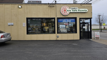 Linda's New York Pizzeria outside