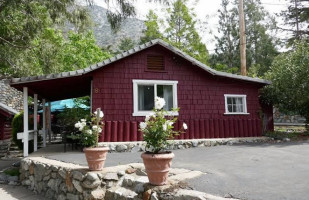 Mt Baldy Lodge outside