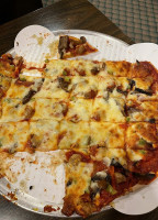 Carbone's Pizzeria food