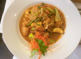 D Thai Kitchen food