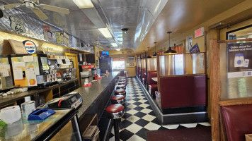 Bob's Diner outside