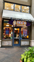 Ike's Love Sandwiches outside