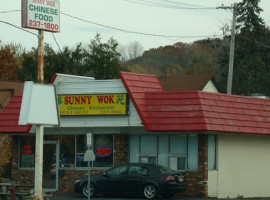 Sunny Wok Chen outside