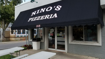 Nino's Pizzeria outside