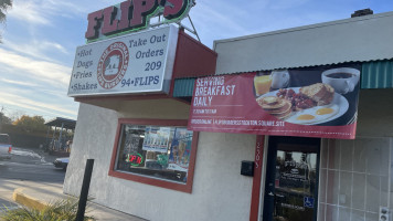 Flip's Burgers food