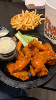 Duff's Famous Wings food