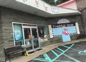 Freddy's Diner outside