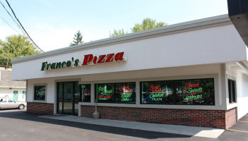 Franco's Pizza outside