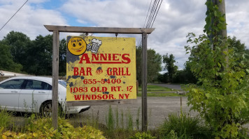 Annie's Grill inside