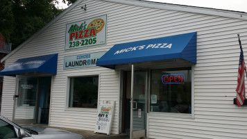 Mick's Pizza food