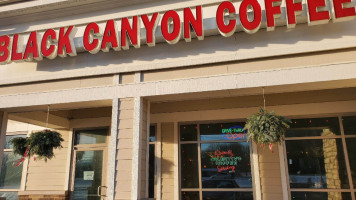 Black Canyon Coffee outside