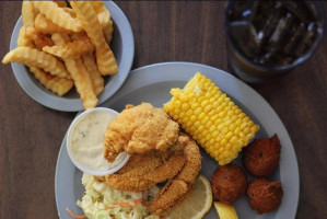 Huckleberry's Catfish Buffet inside