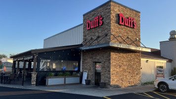 Duff's Famous Wings outside