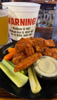 Duff's Famous Wings food