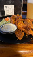 Duff's Famous Wings food