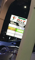 Jet's Pizza outside