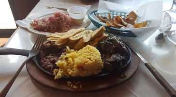 El Rancho Catracho food