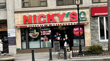 Nicky's Pizzeria inside