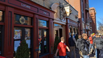 Three Lions Pub inside