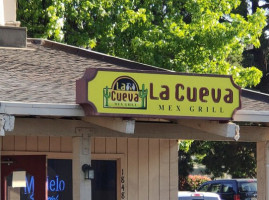 La Cueva outside