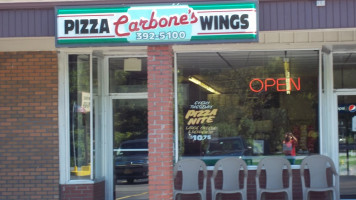 Carbone's Pizzeria food