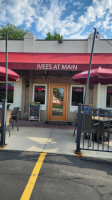 Ivee's At Main food