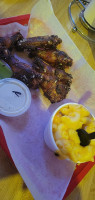 Edz Wingz food