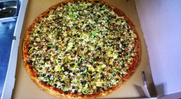 Milan's Pizza Of Manteca food