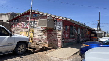 Eddie's Barbeque outside