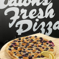 Eaton's Fresh Pizza Hickory Street food